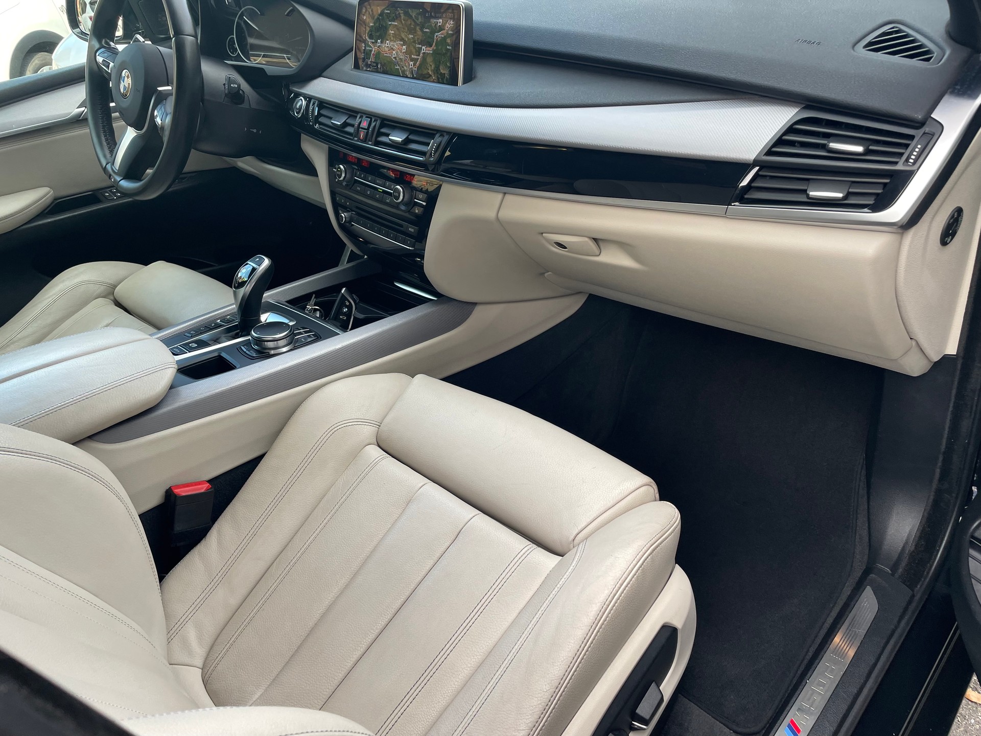 BMW X5 xDrive M50d Steptronic-image-12
