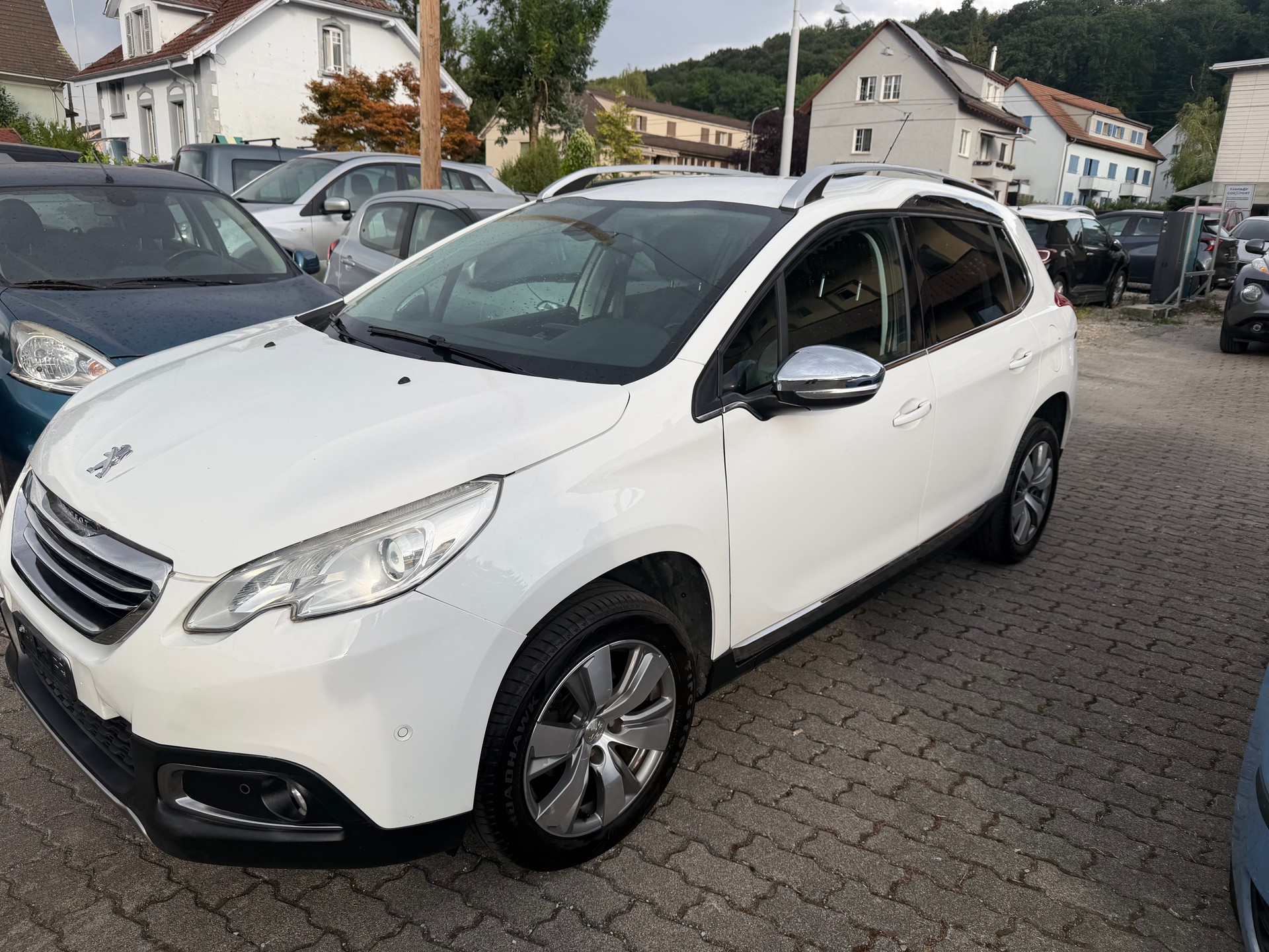 PEUGEOT 2008 1.6 e-HDi Active EGS6-image-2