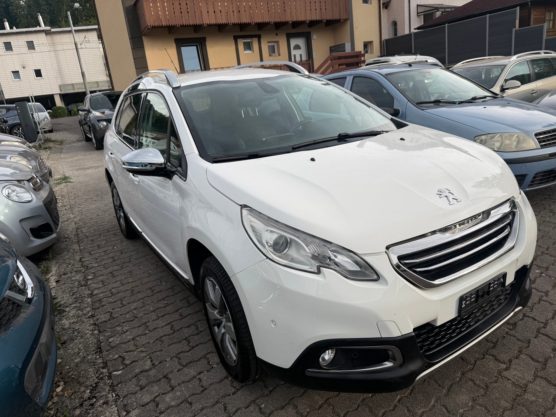 PEUGEOT 2008 1.6 e-HDi Active EGS6-image-1