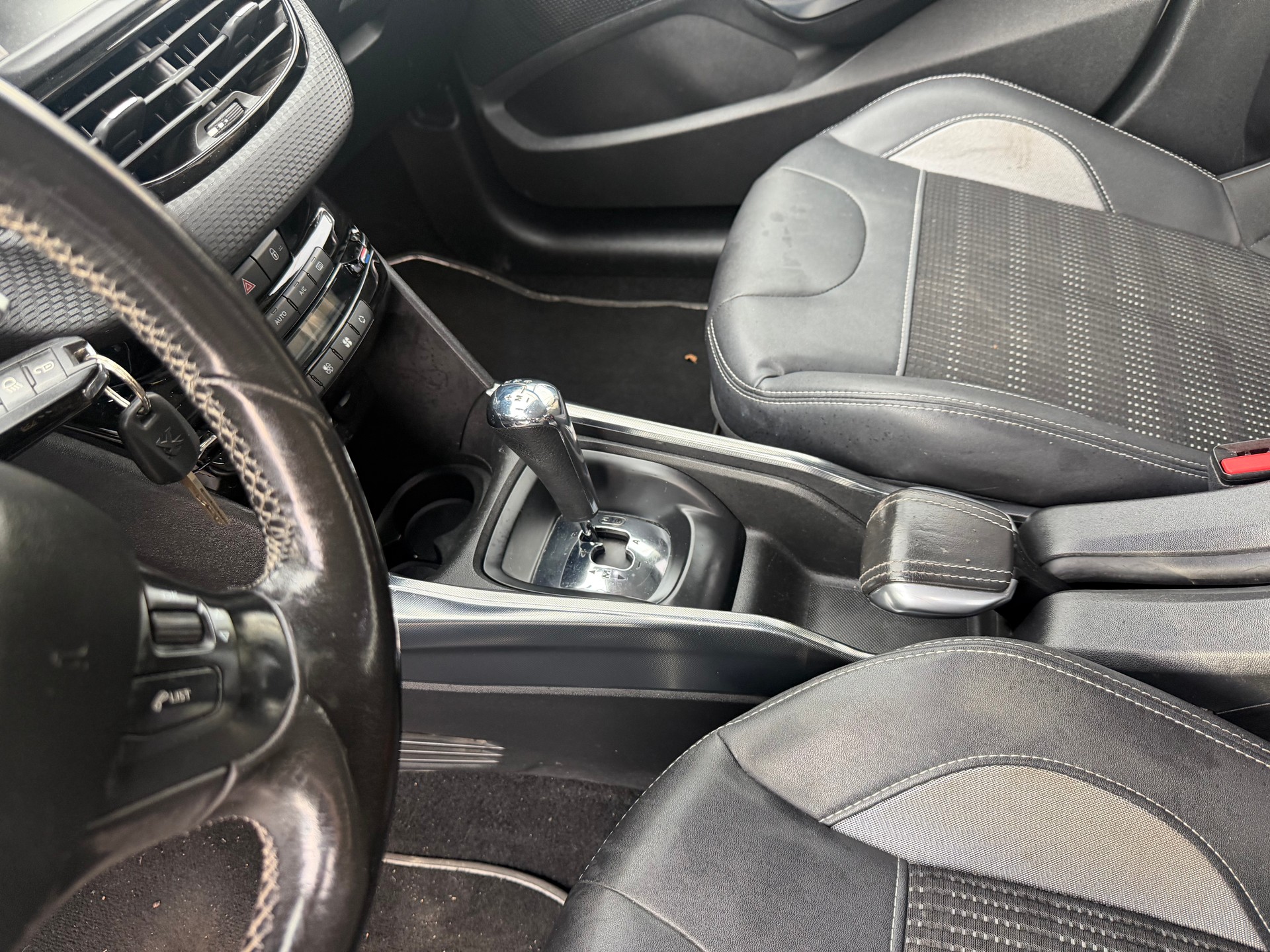 PEUGEOT 2008 1.6 e-HDi Active EGS6-image-7