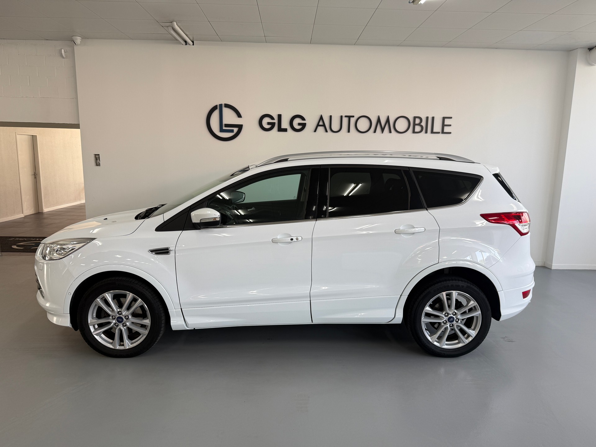 FORD Kuga 2.0 TDCi Titanium 4WD PowerShift-showroom-element-1