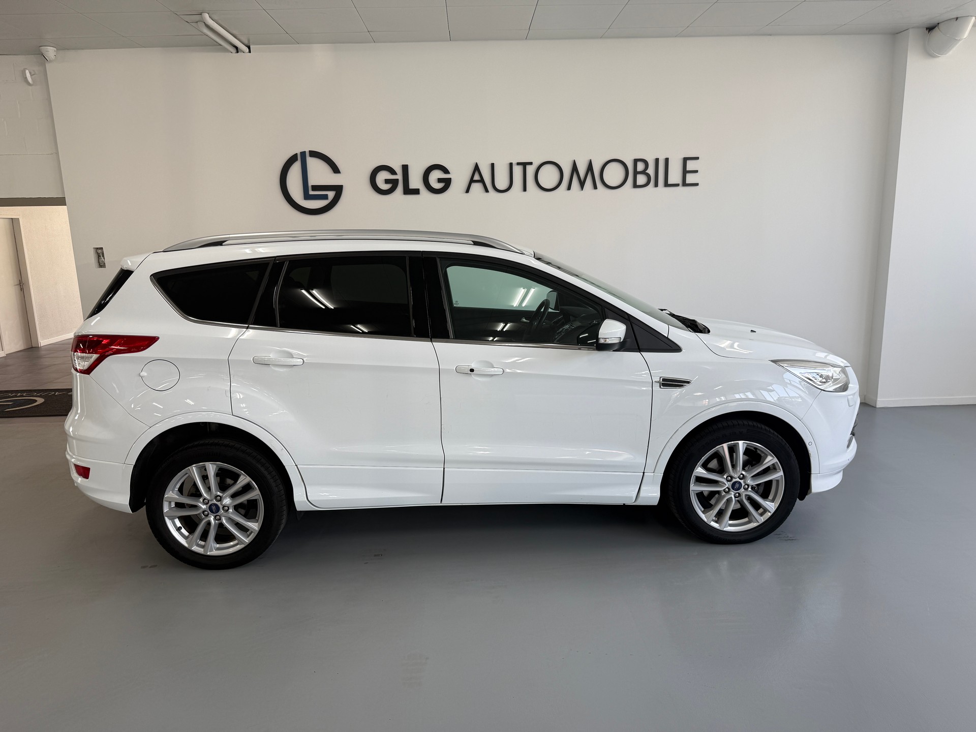 FORD Kuga 2.0 TDCi Titanium 4WD PowerShift-image-4