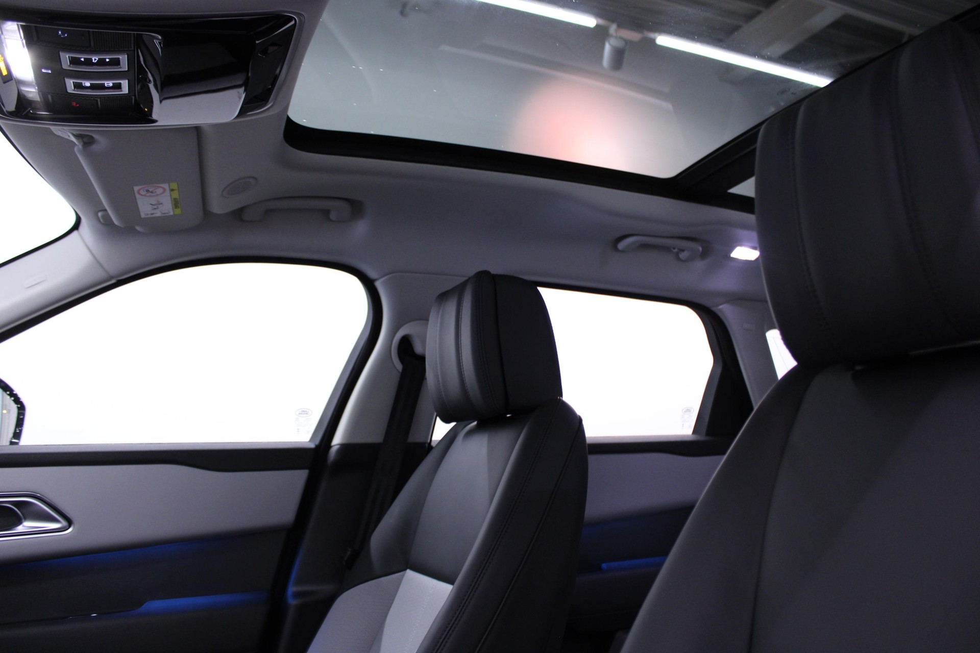 LAND ROVER Range Rover Velar 2.0 P400e Dynamic HSE-image-8