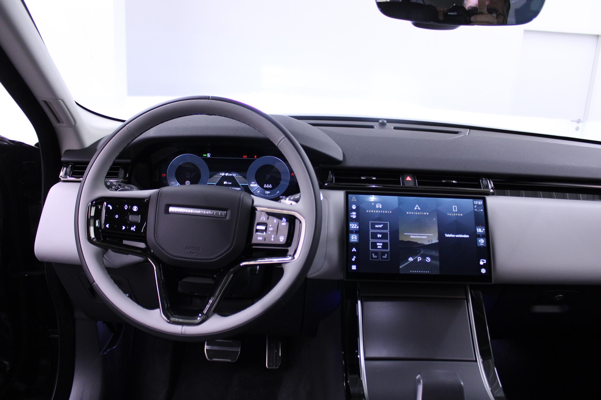LAND ROVER Range Rover Velar 2.0 P400e Dynamic HSE-image-9