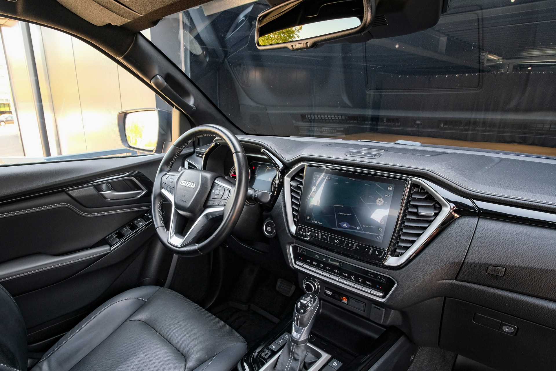 ISUZU D-MAX 1.9 SpaceCab N60FF 4x4 AT-image-13