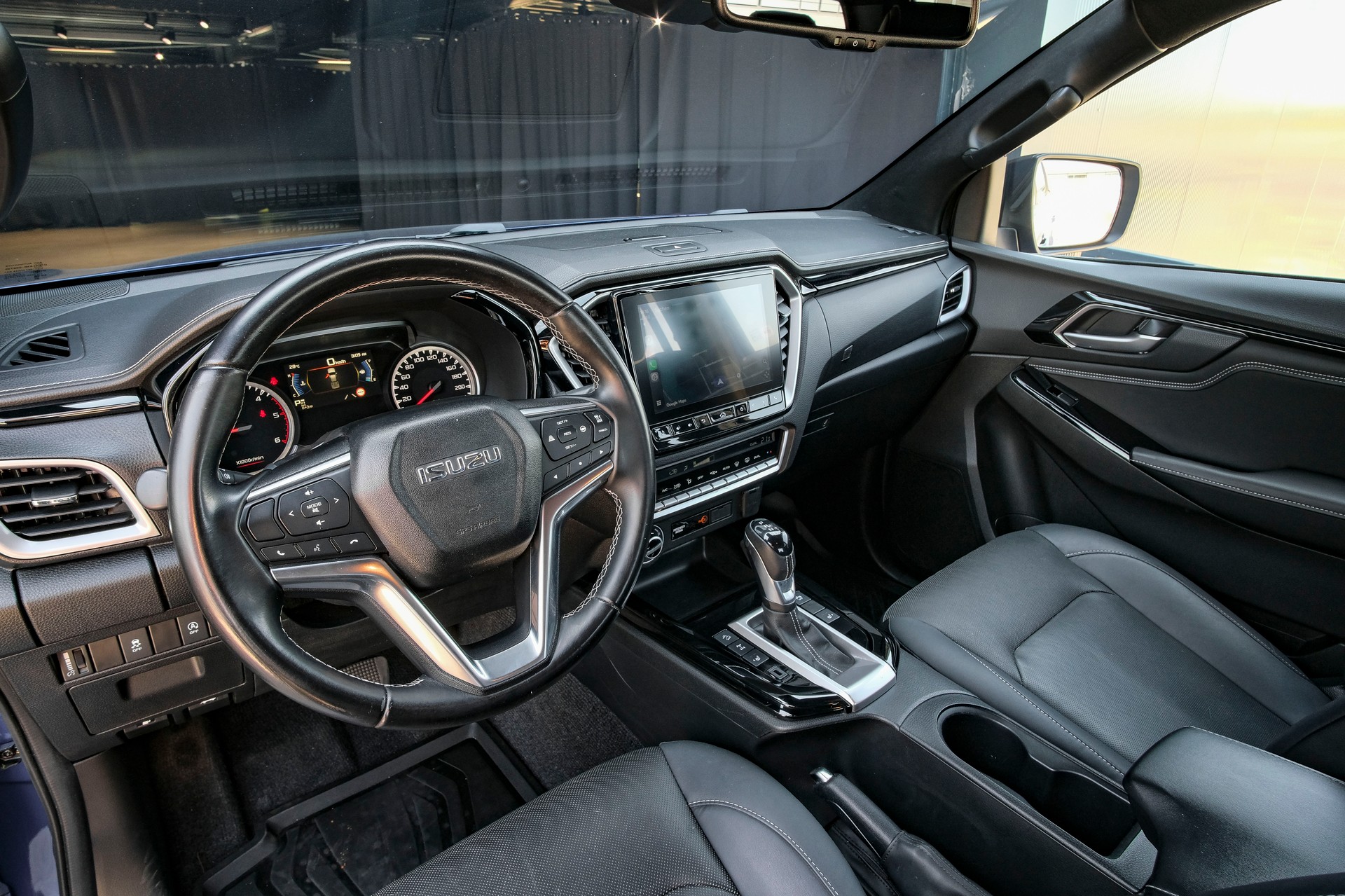 ISUZU D-MAX 1.9 SpaceCab N60FF 4x4 AT-image-12