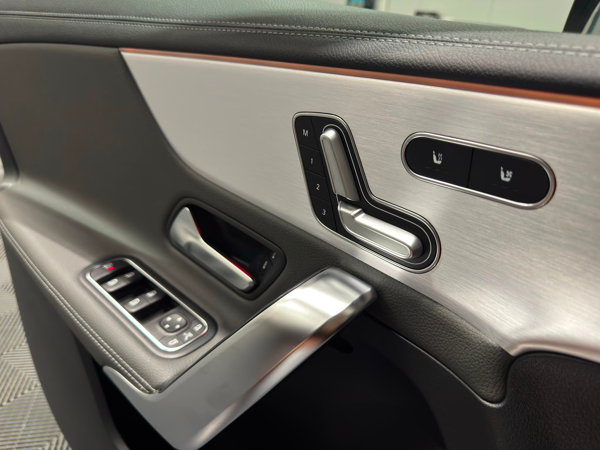 MERCEDES-BENZ A 250 AMG Line 4m " MATT "-image-9