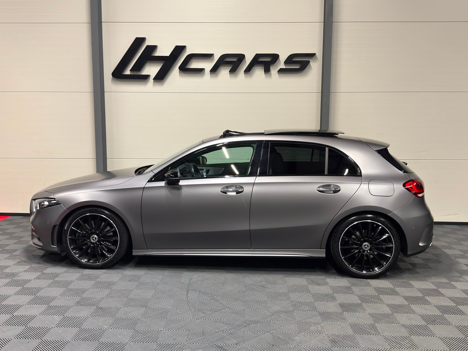 MERCEDES-BENZ A 250 AMG Line 4m " MATT "-image-1