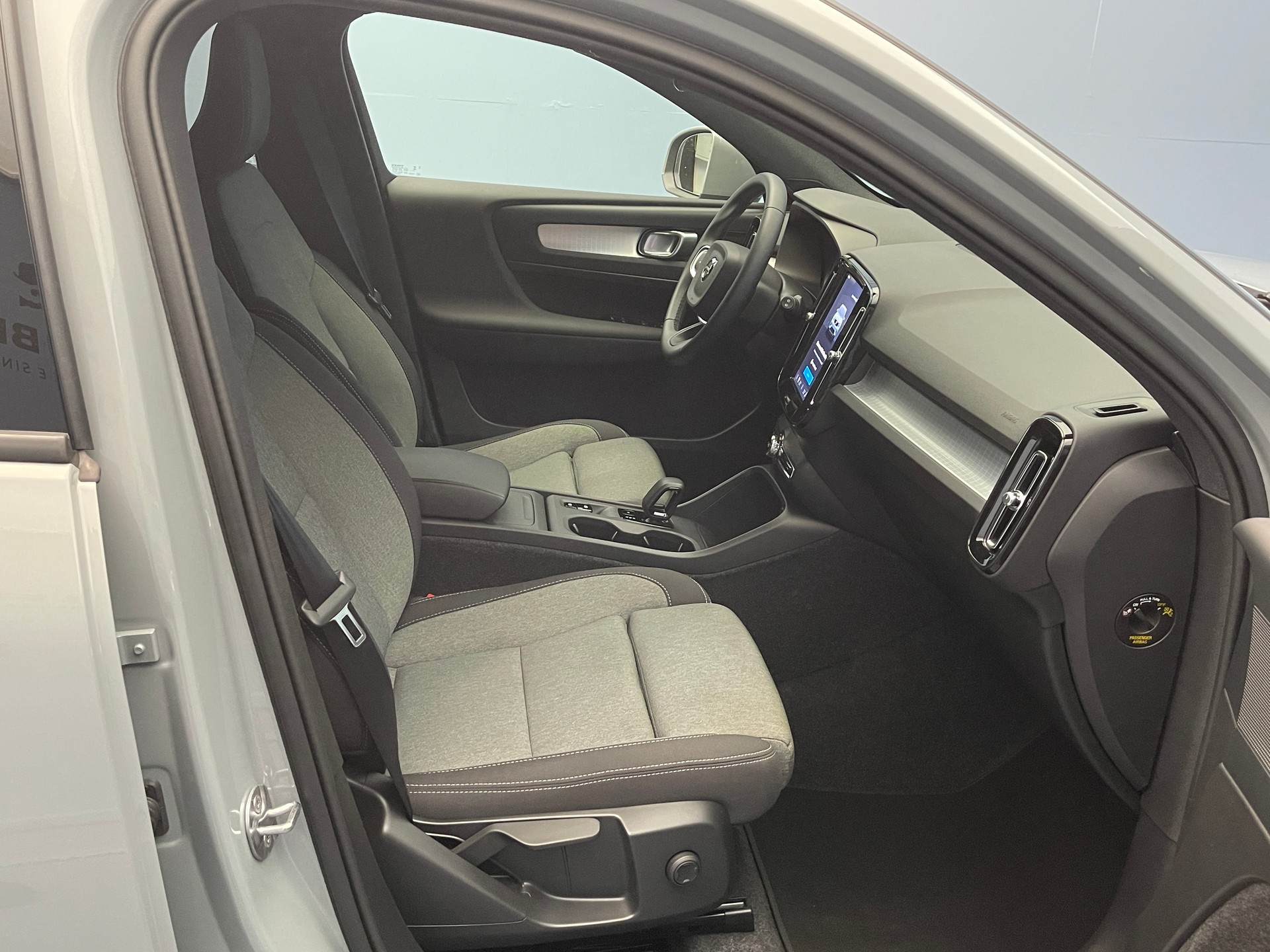 VOLVO XC40 2.0 B3 MH XCITE-image-12