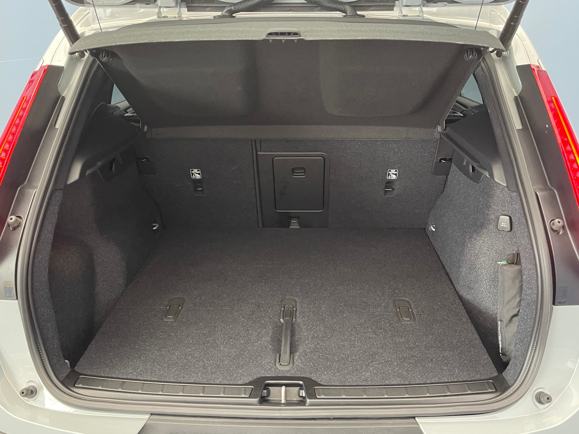 VOLVO XC40 2.0 B3 MH XCITE-image-11
