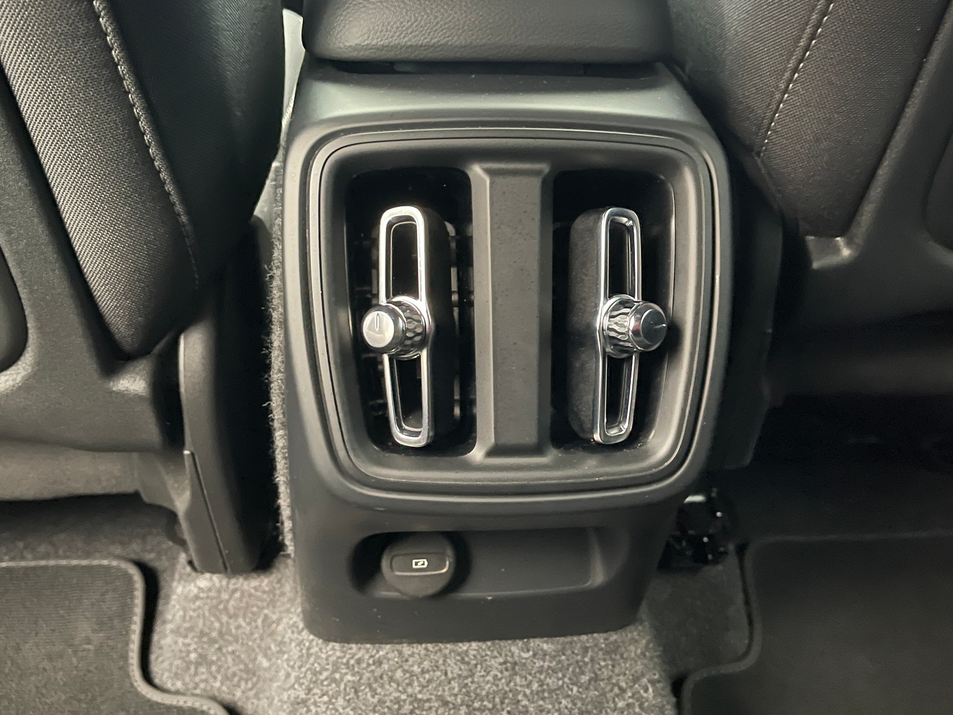 VOLVO XC40 2.0 B3 MH XCITE-image-8