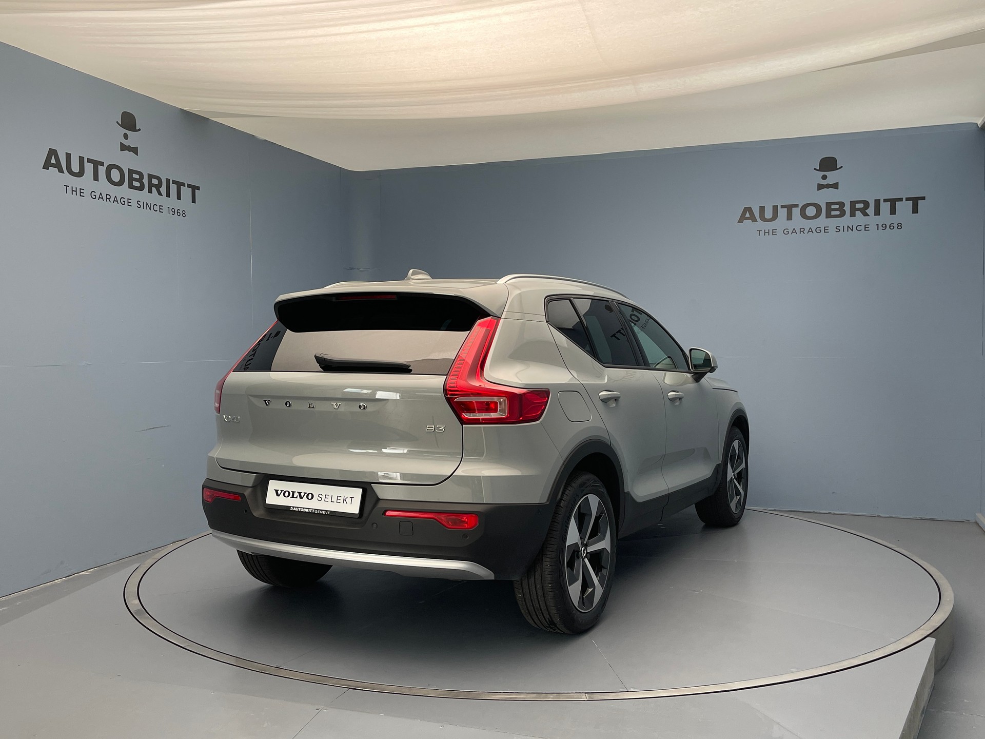 VOLVO XC40 2.0 B3 MH XCITE-image-4