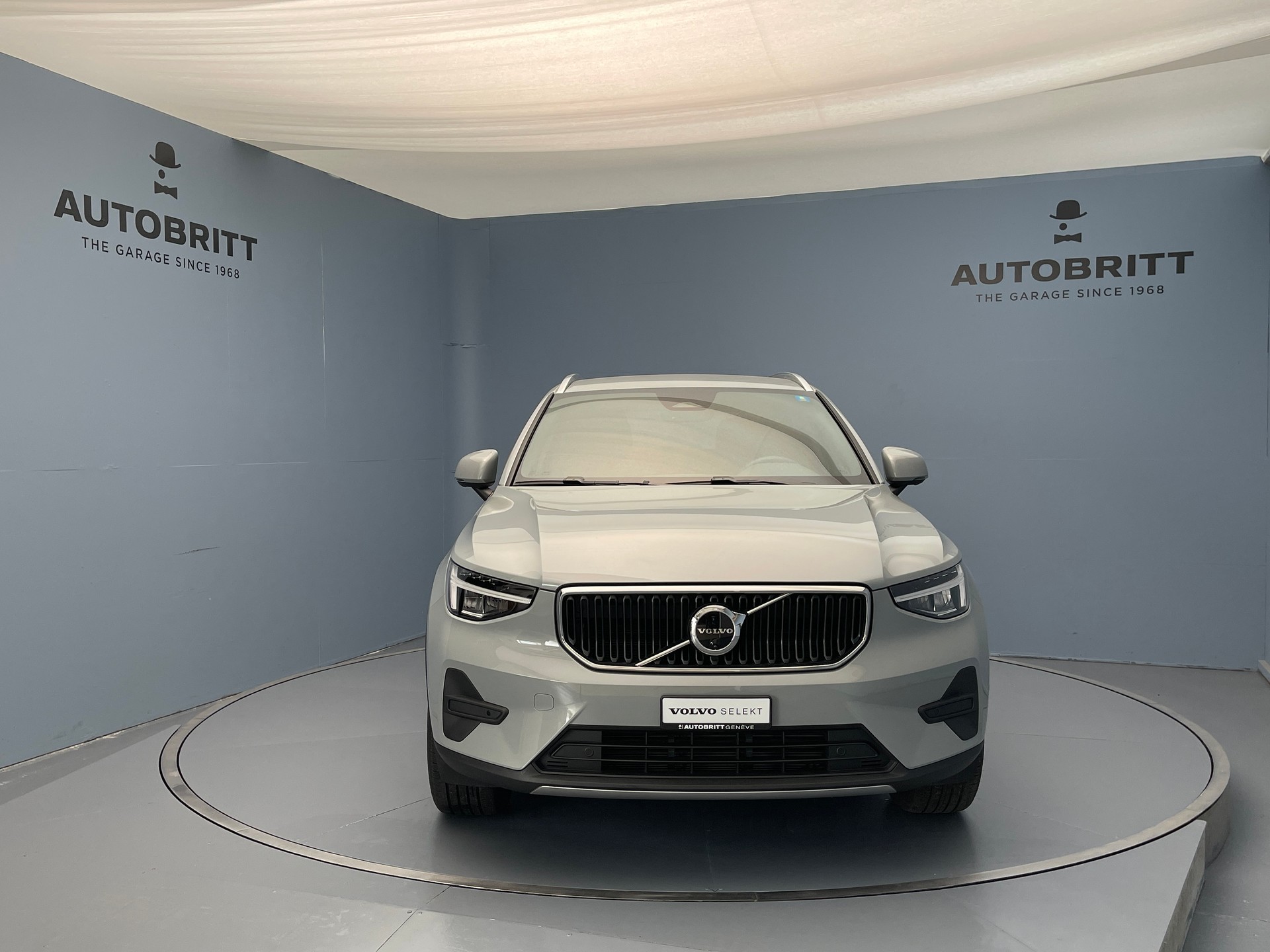 VOLVO XC40 2.0 B3 MH XCITE-showroom-element-1
