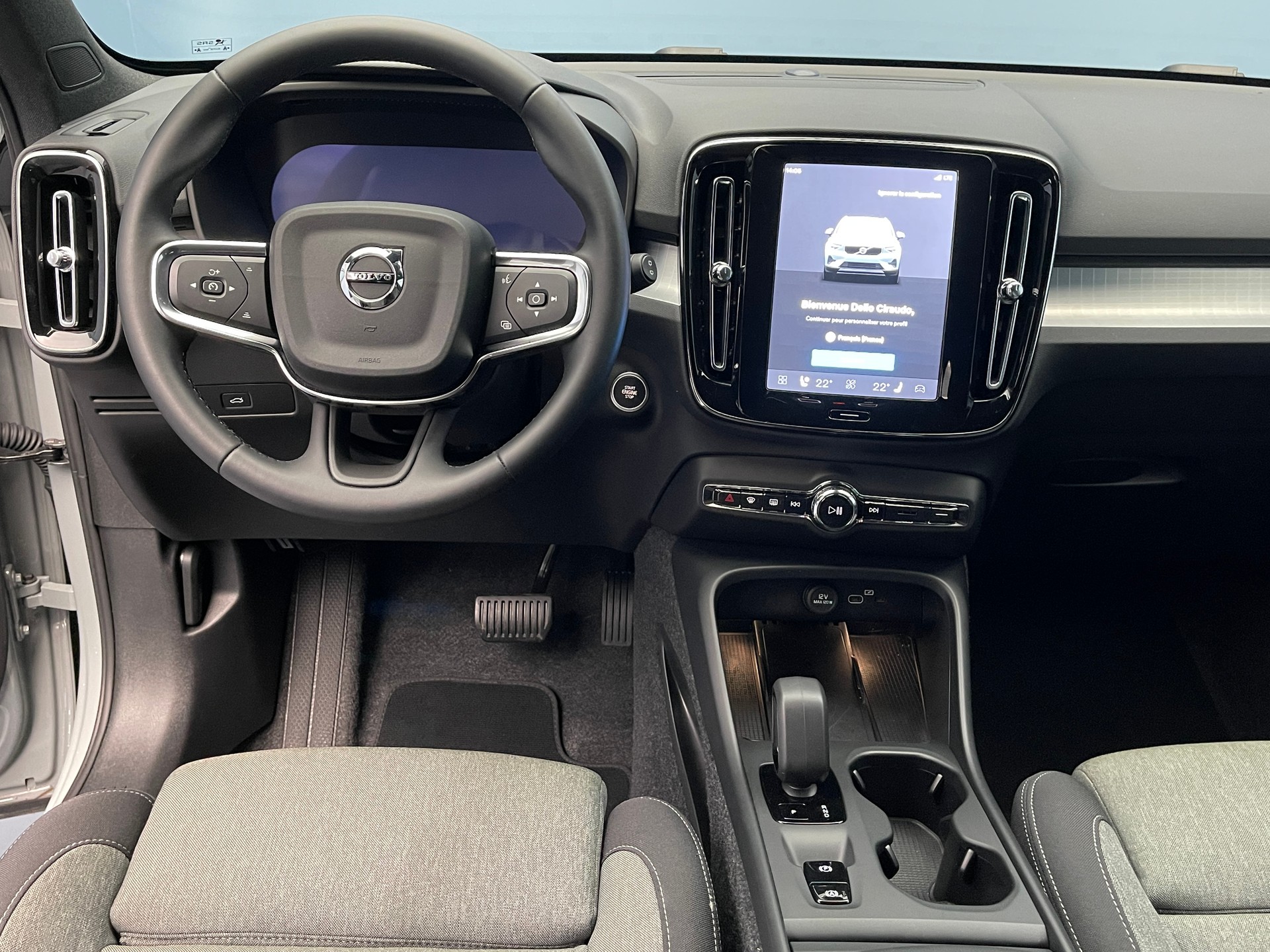 VOLVO XC40 2.0 B3 MH XCITE-image-9
