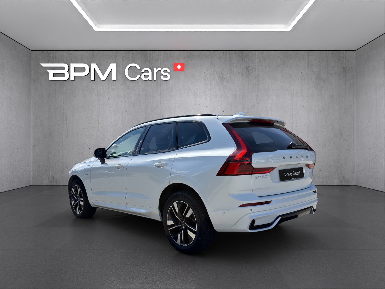 VOLVO XC60 2.0 T6 TE Plus Dark eAWD-showroom-element-1
