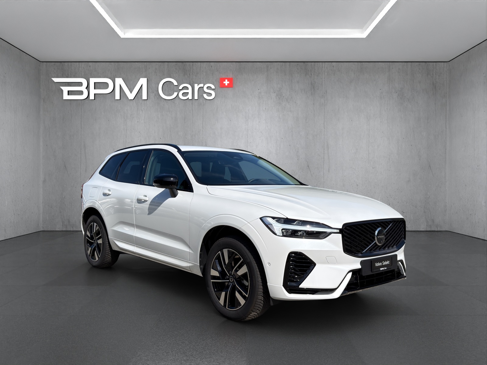 VOLVO XC60 2.0 T6 TE Plus Dark eAWD-showroom-element-3