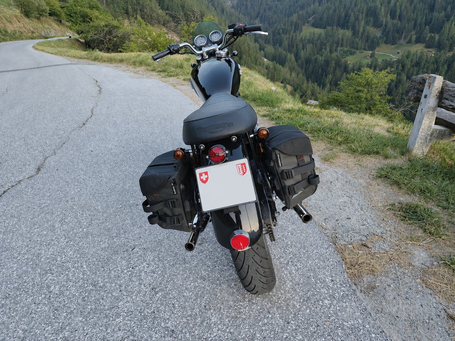 TRIUMPH Bonneville 800-image-1