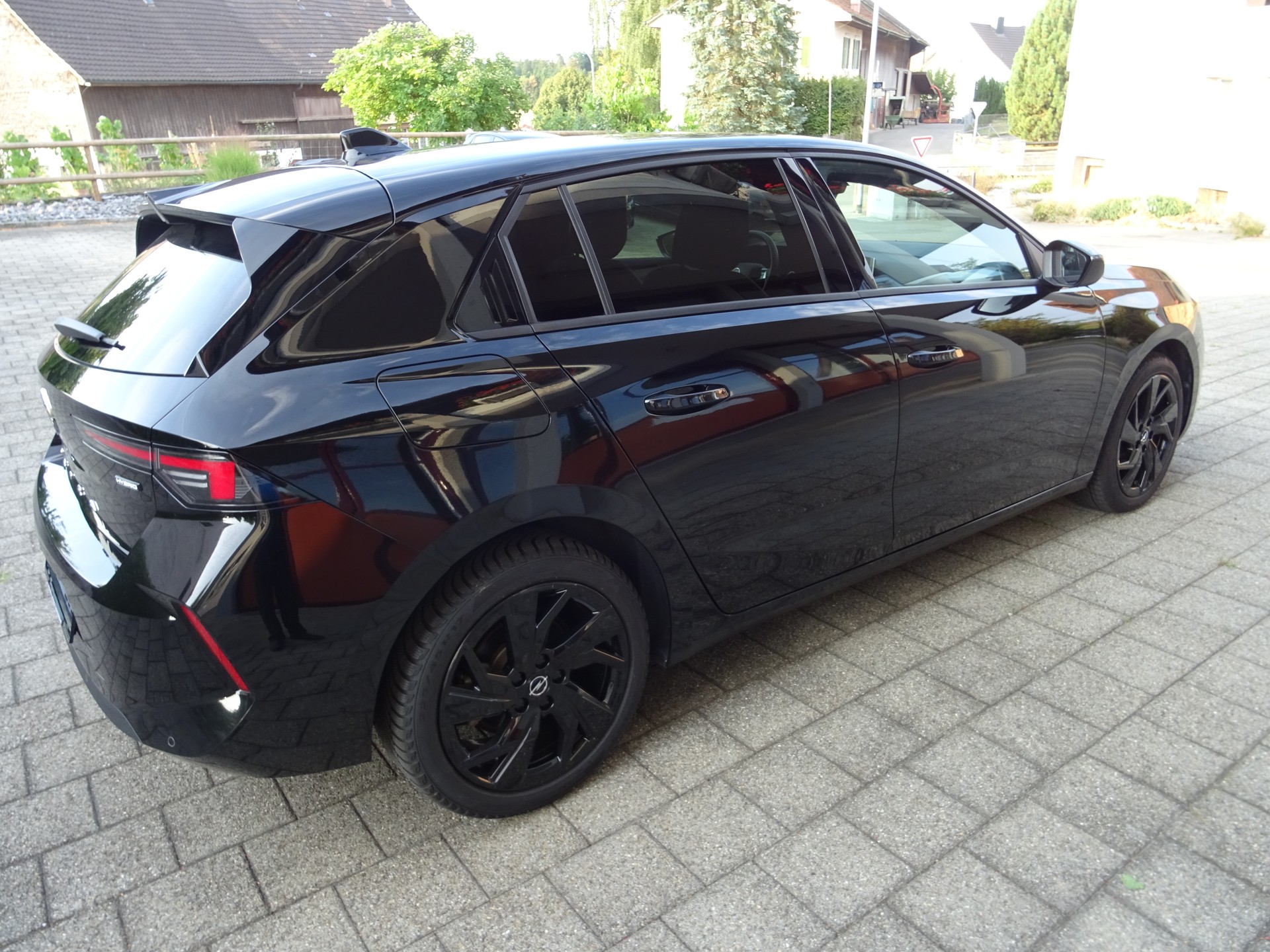 OPEL Astra 1.2i Turbo MHEV Edition A-image-4