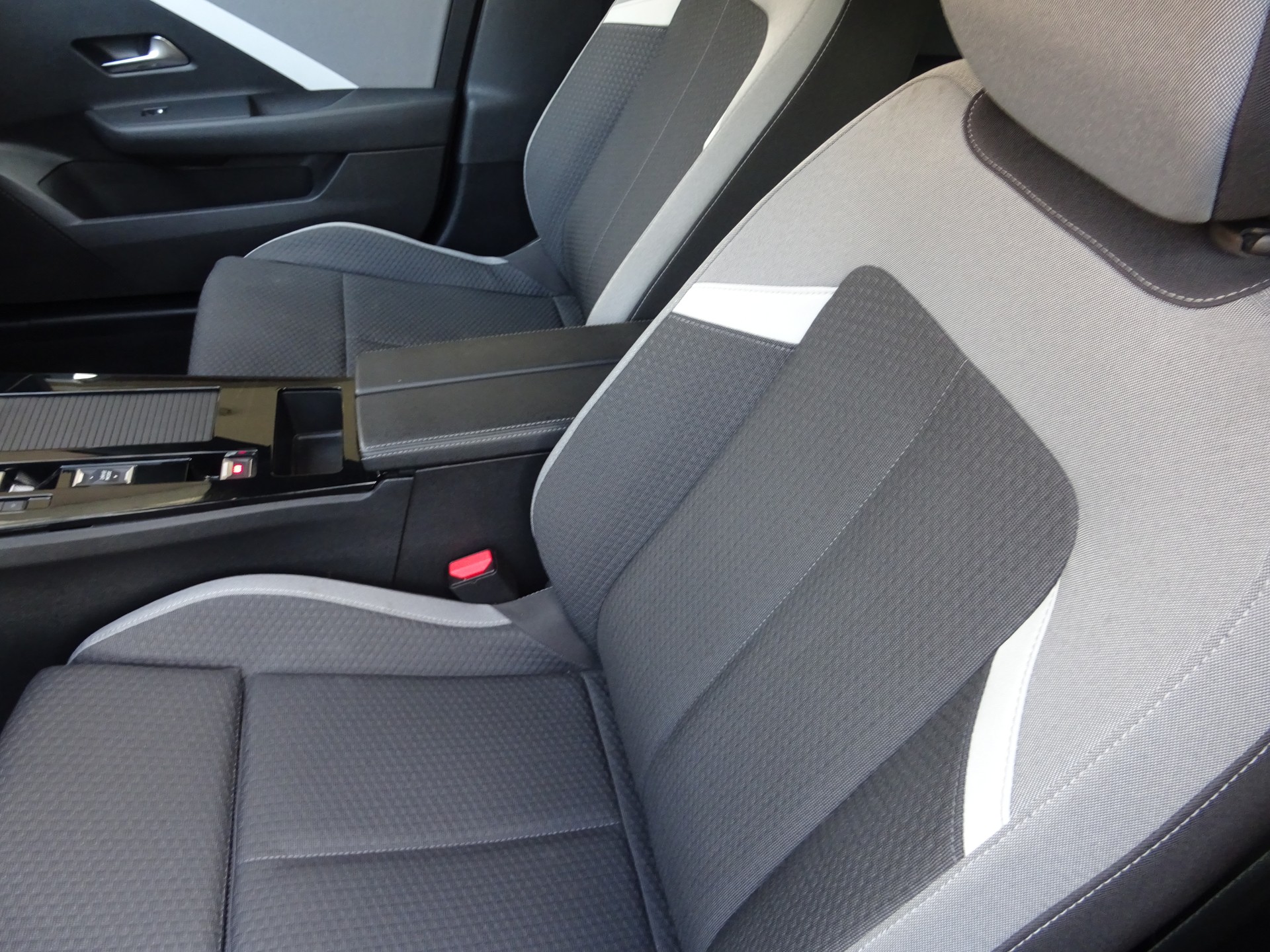 OPEL Astra 1.2i Turbo MHEV Edition A-image-8