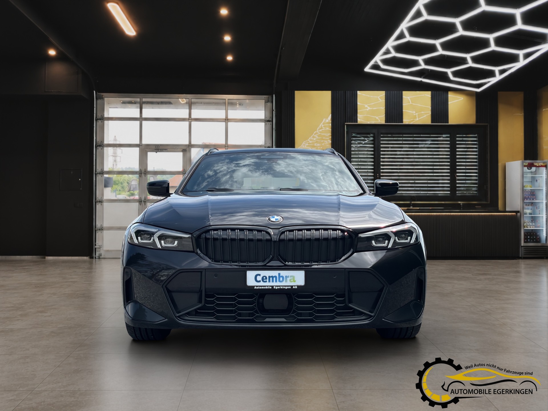 BMW 320d xDrive M Paket SAG Touring-showroom-element-1