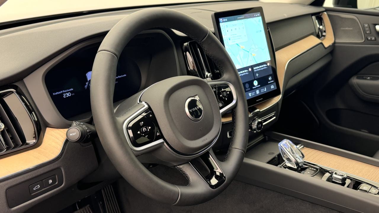 VOLVO XC60 T6 eAWD PluginHybrid Plus Dark Geartronic-image-6