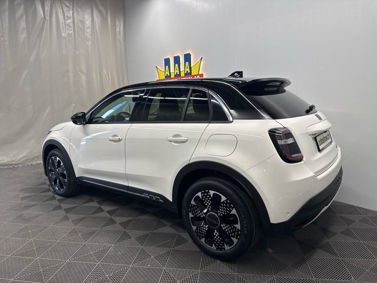FIAT 600h MildHybrid La Prima-showroom-element-1