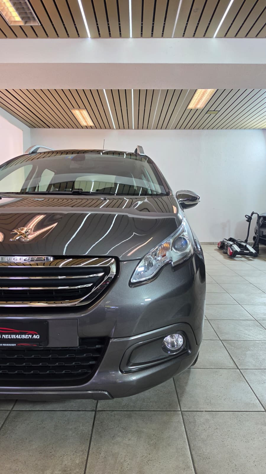 PEUGEOT 2008 1.2 PureTech, Top Fahrzeug, Panoramadach, 8-Fach Bereift, Frisch ab Service-showroom-element-3