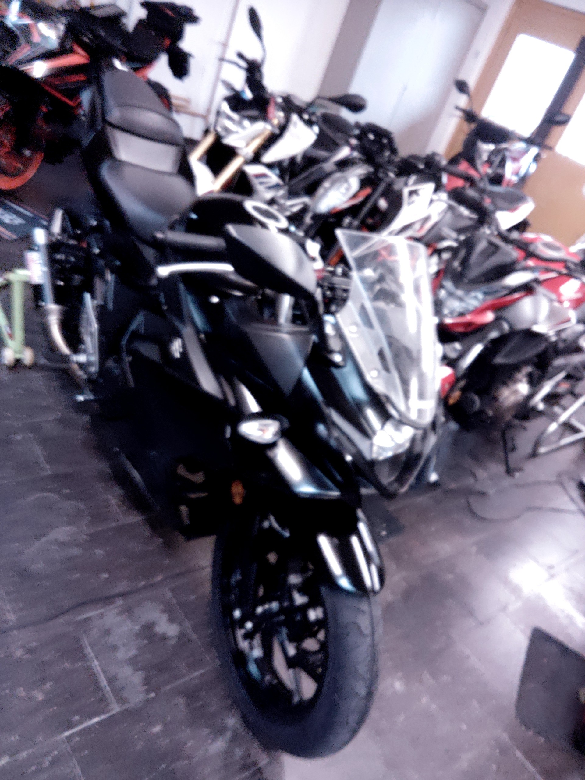 SUZUKI GSX-R 250 L7-image-5