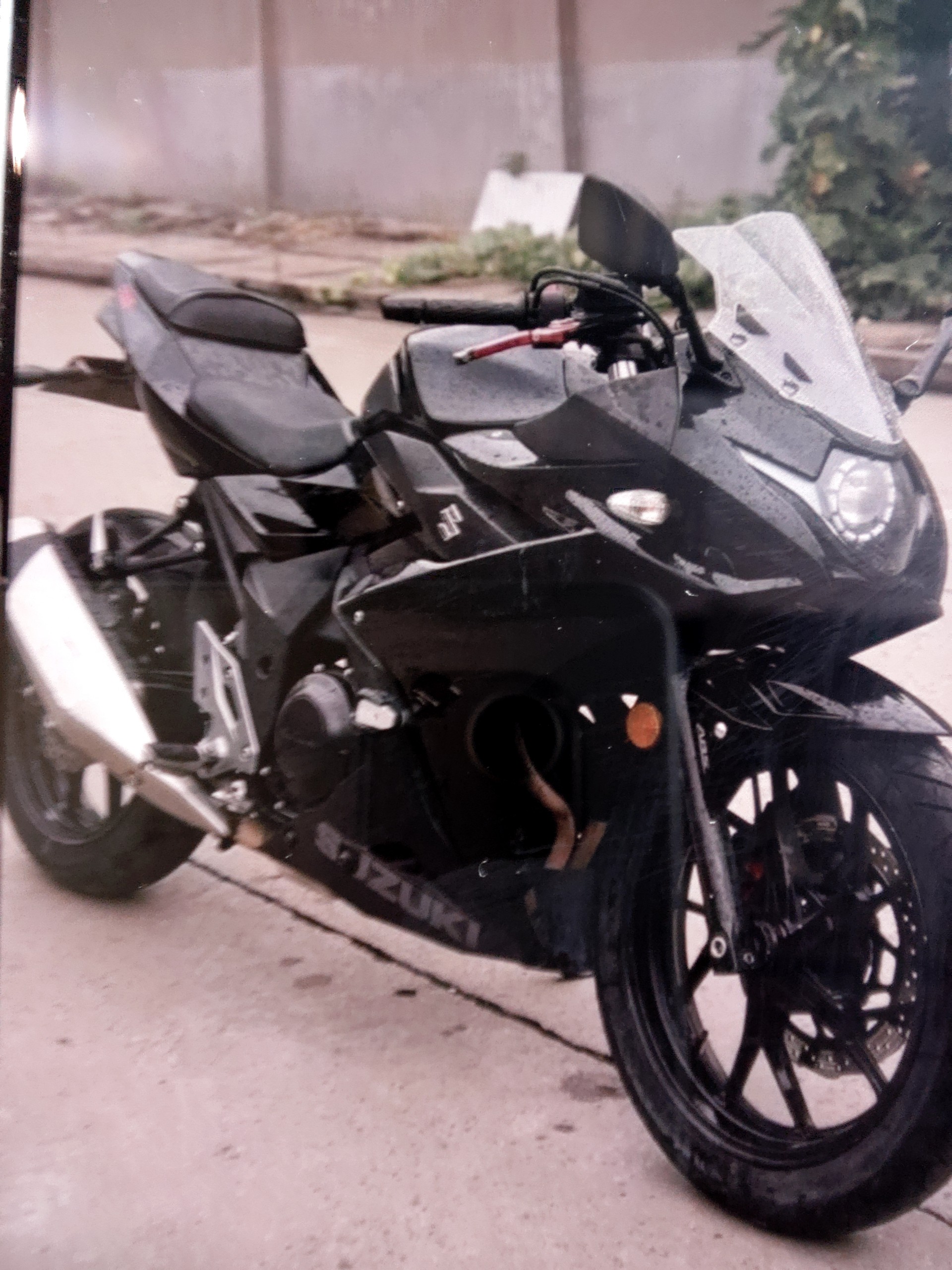SUZUKI GSX-R 250 L7-image-1