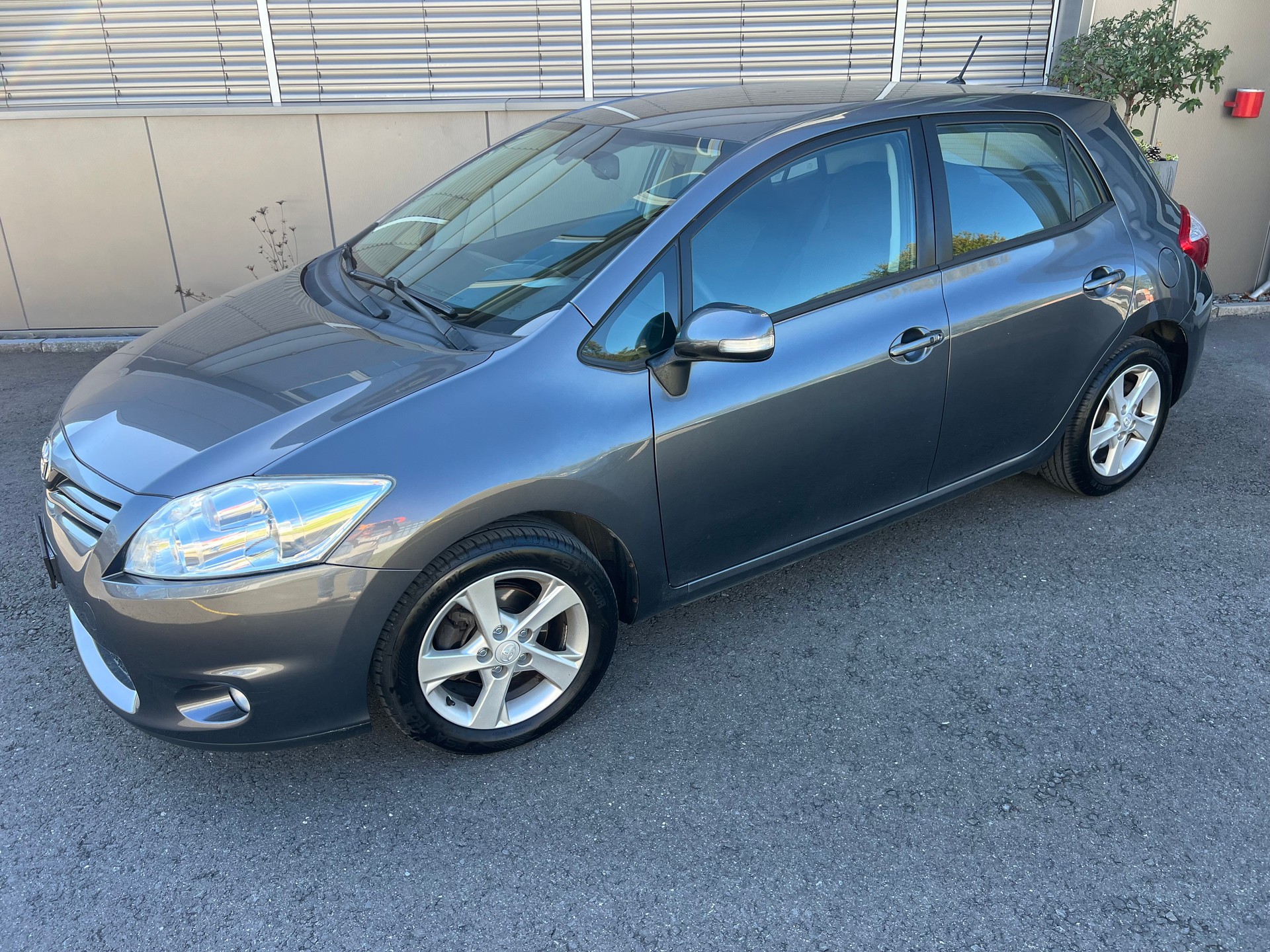 TOYOTA Auris 1.6 Linea Sol *** Klima * 8 fachbereift *. mit frisch ab MFK 01.10.2026**-showroom-element-1