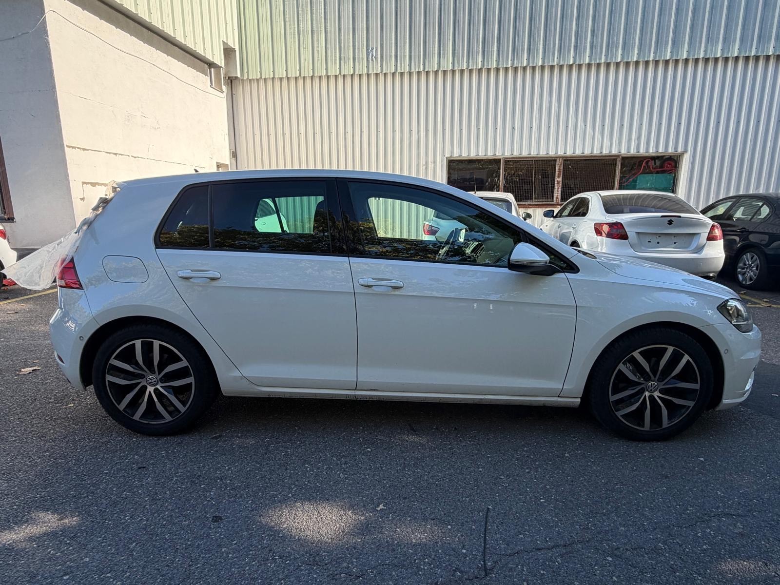 VW Golf 1.4 TSI Allstar-showroom-element-2