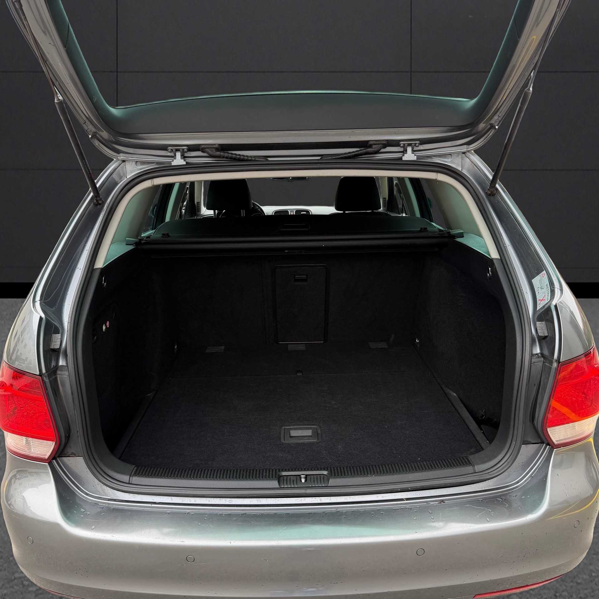 VW Golf Variant 1.6 TDI Comfortline 4Motion-image-15