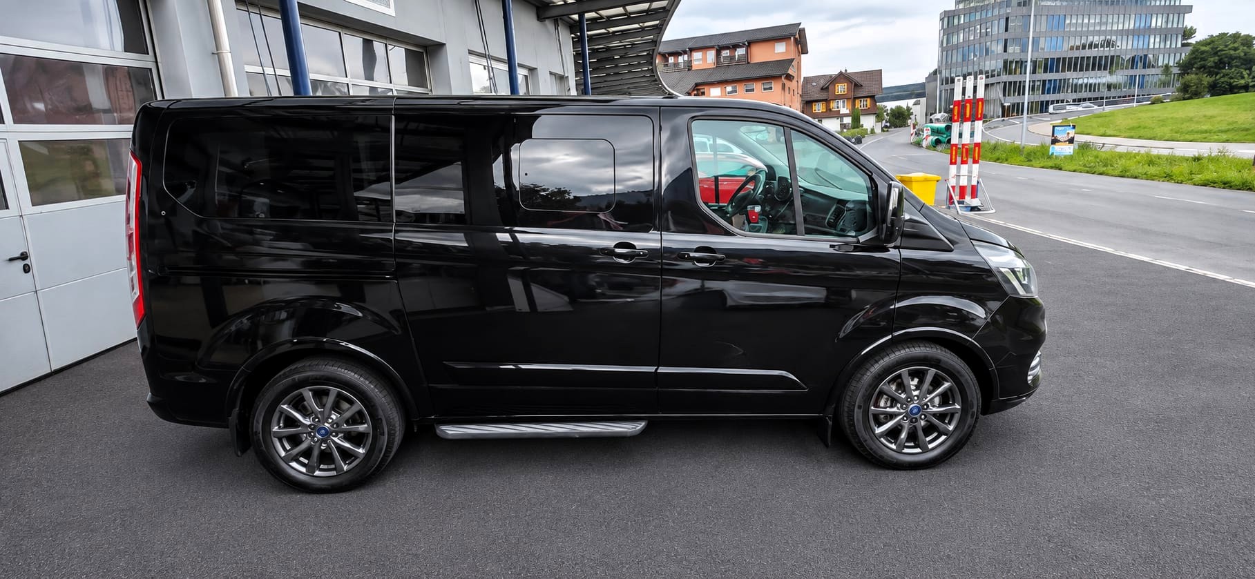 FORD Tourneo Custom 310 L1H1 Titanium SelectShift A-image-5