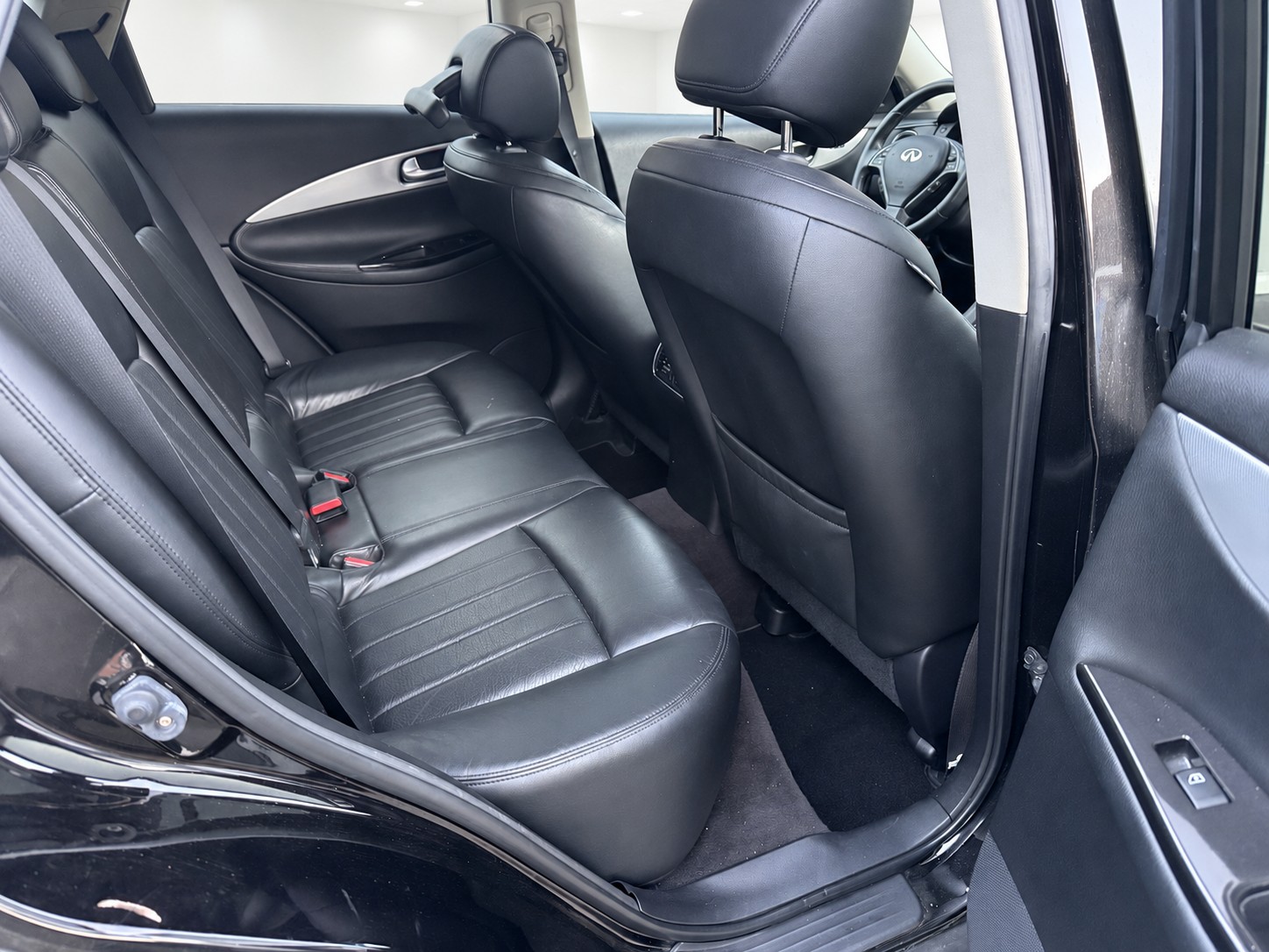 INFINITI EX 30d GT Premium AWD-image-9
