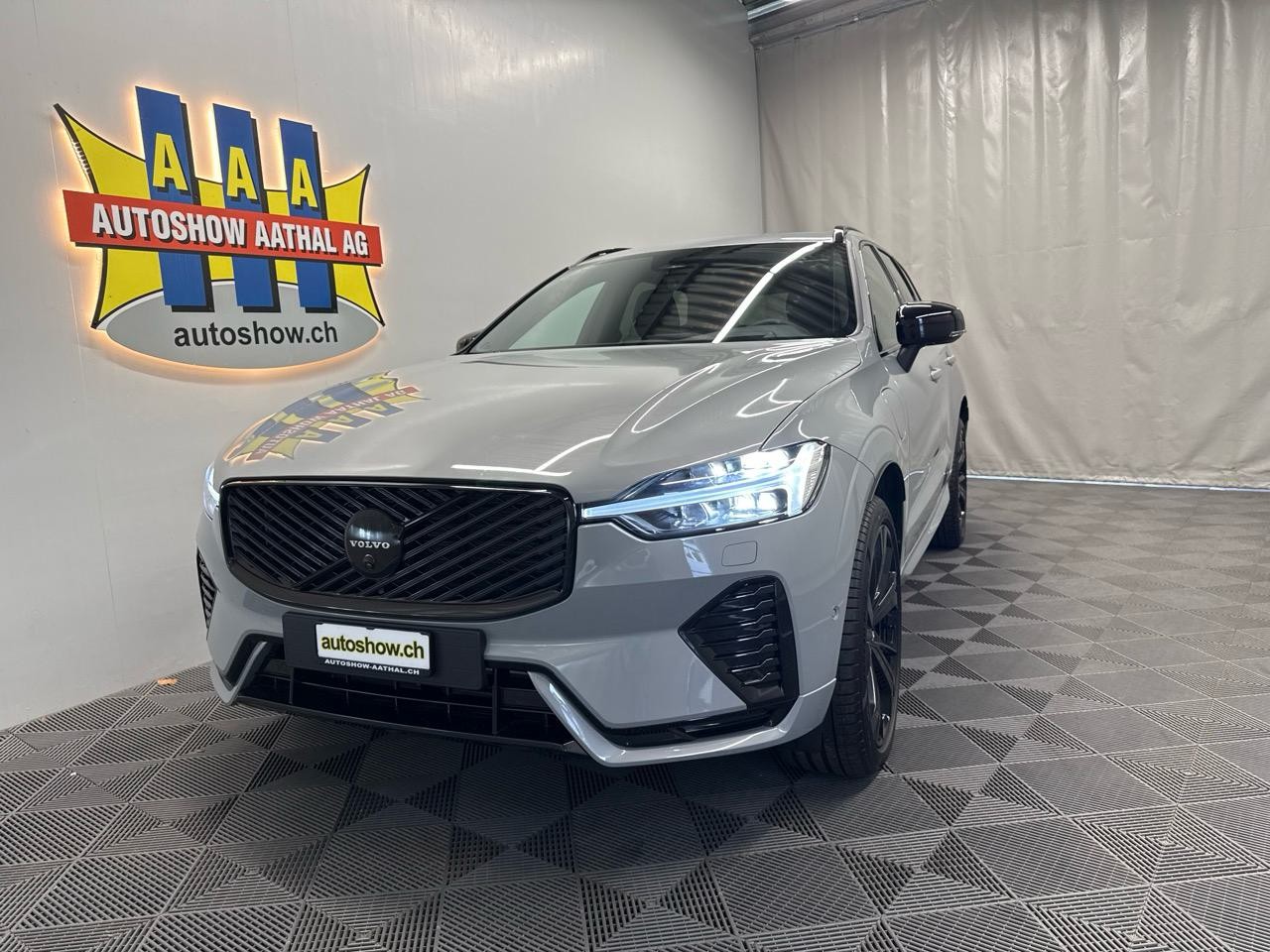 VOLVO XC60 T8 eAWD PluginHybrid Black Edition Geartronic-image-16