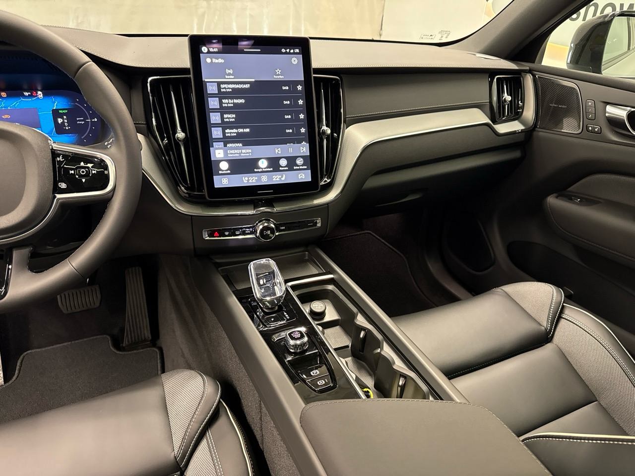 VOLVO XC60 T8 eAWD PluginHybrid Black Edition Geartronic-image-6