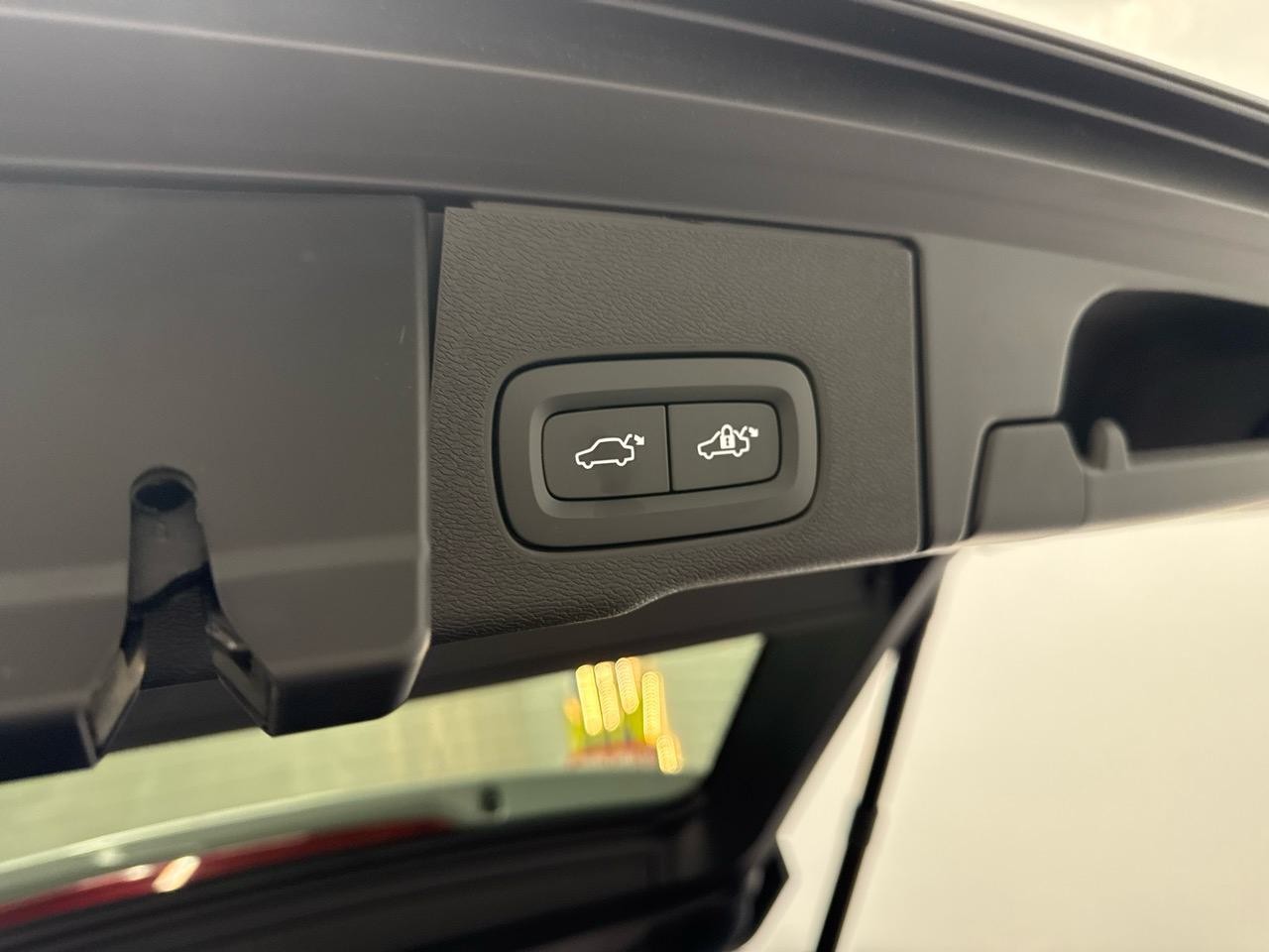 VOLVO XC60 T8 eAWD PluginHybrid Black Edition Geartronic-image-12