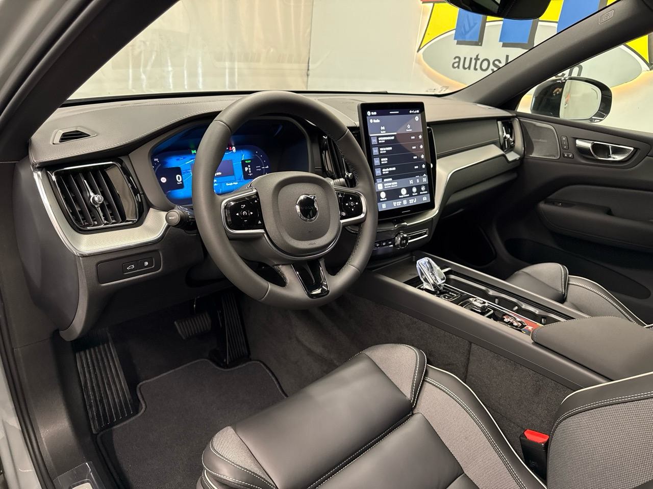 VOLVO XC60 T8 eAWD PluginHybrid Black Edition Geartronic-showroom-element-2
