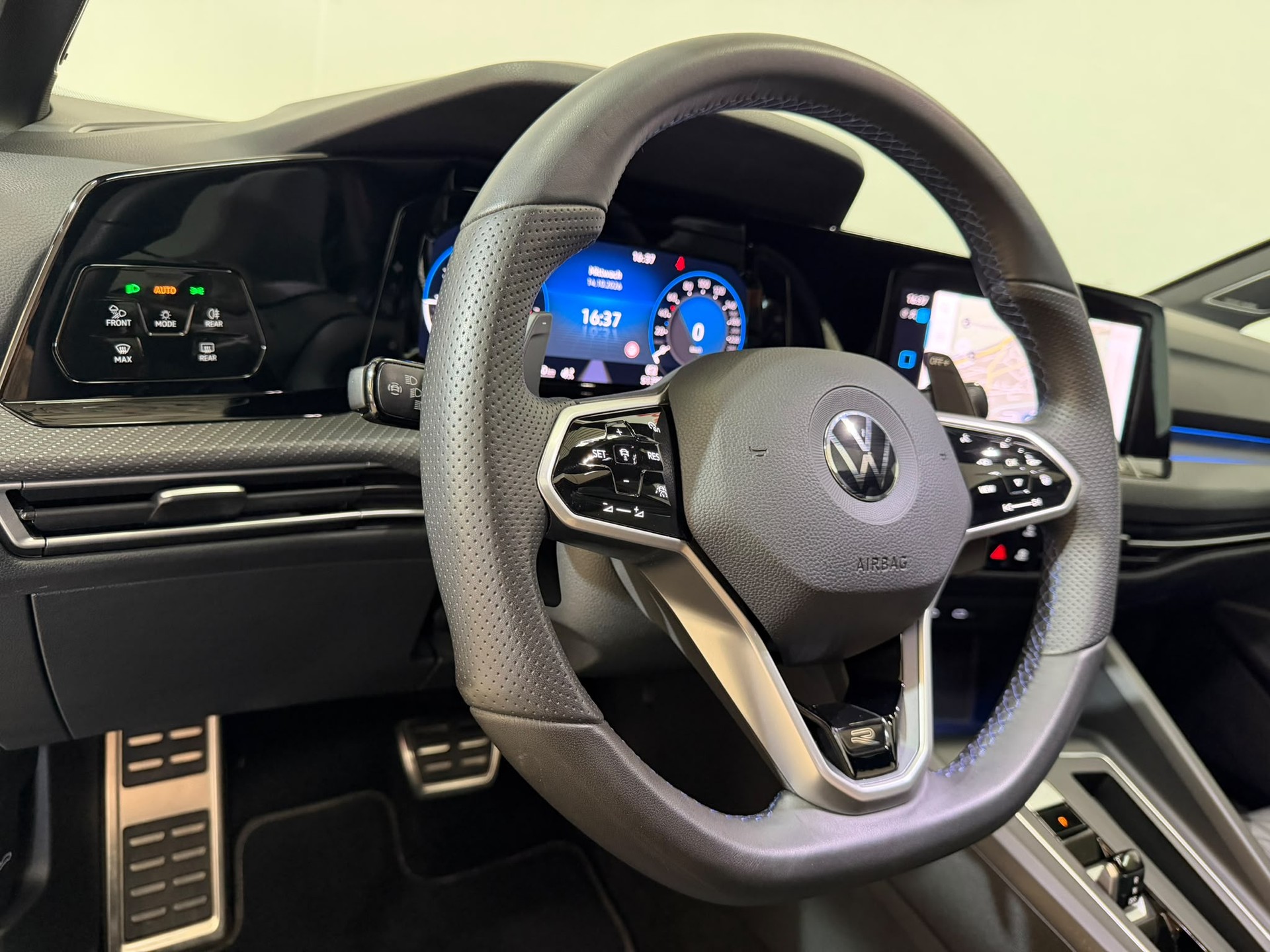 VW Golf 1.5 eTSI mHEV ACT R-Line DSG-image-6
