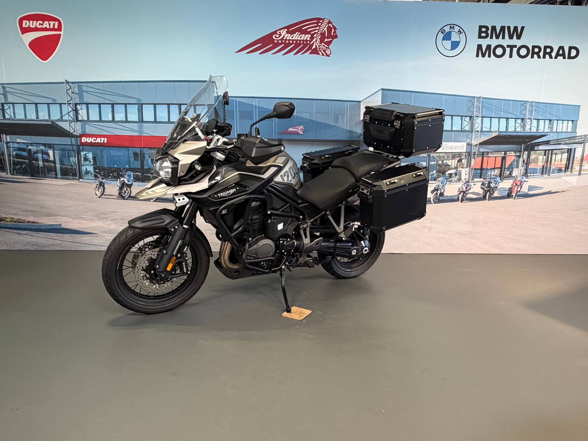 TRIUMPH Tiger 1200 Desert Edition-image-2