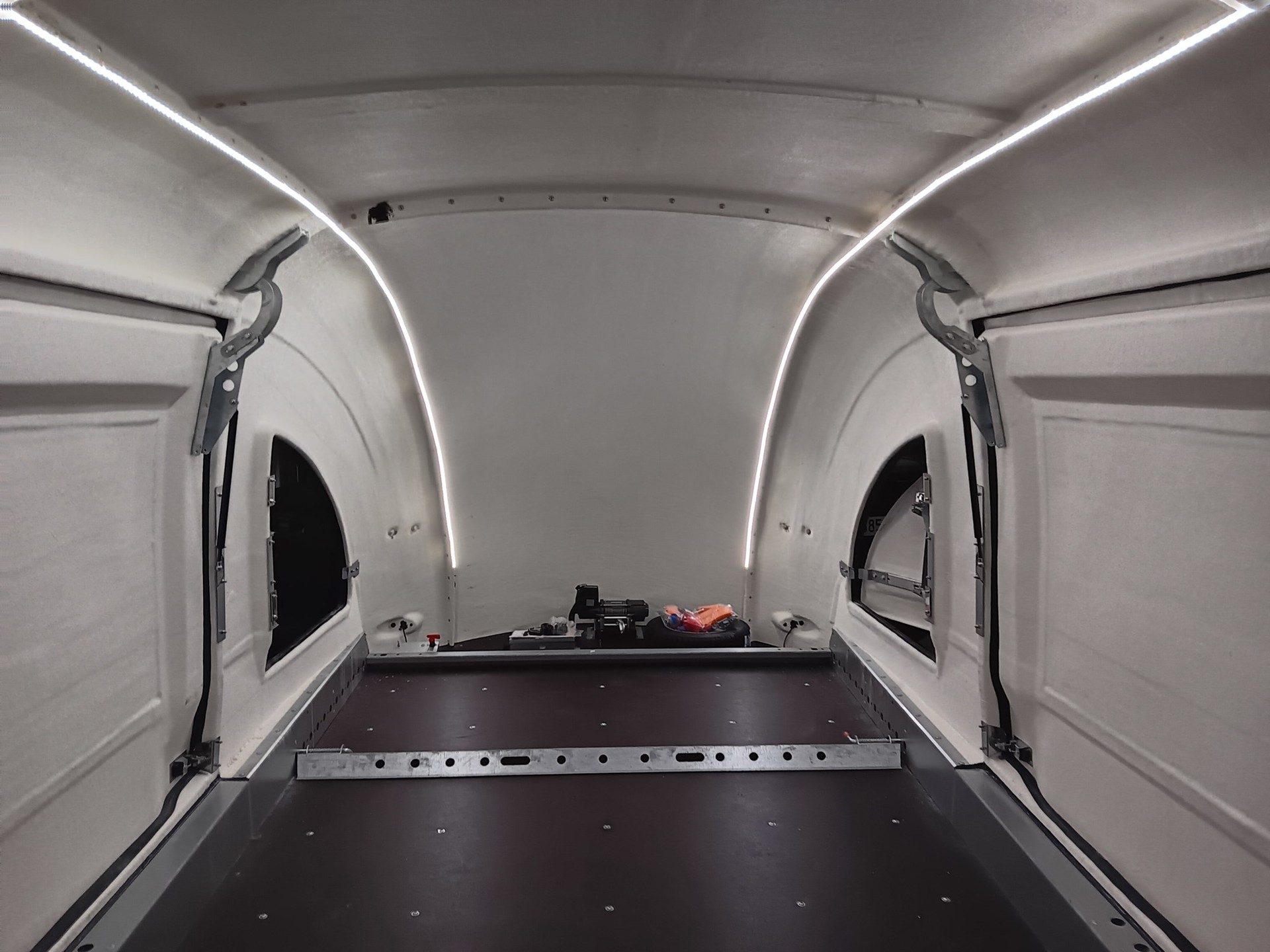 WOODFORDTRAILER Geschlossen-image-8