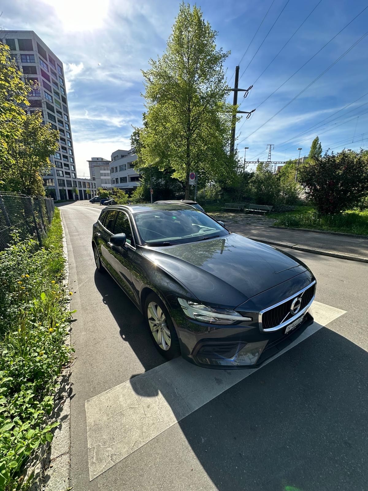 VOLVO V60 D4 AWD Momentum Geartronic-image-16