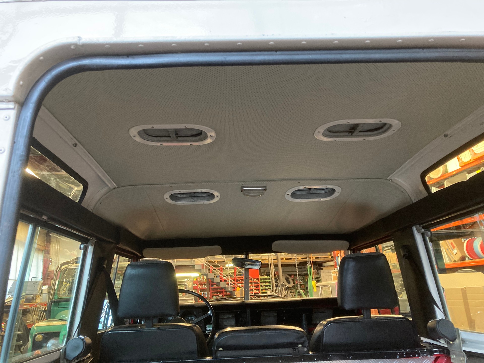 LAND ROVER 88 Serie III-image-9