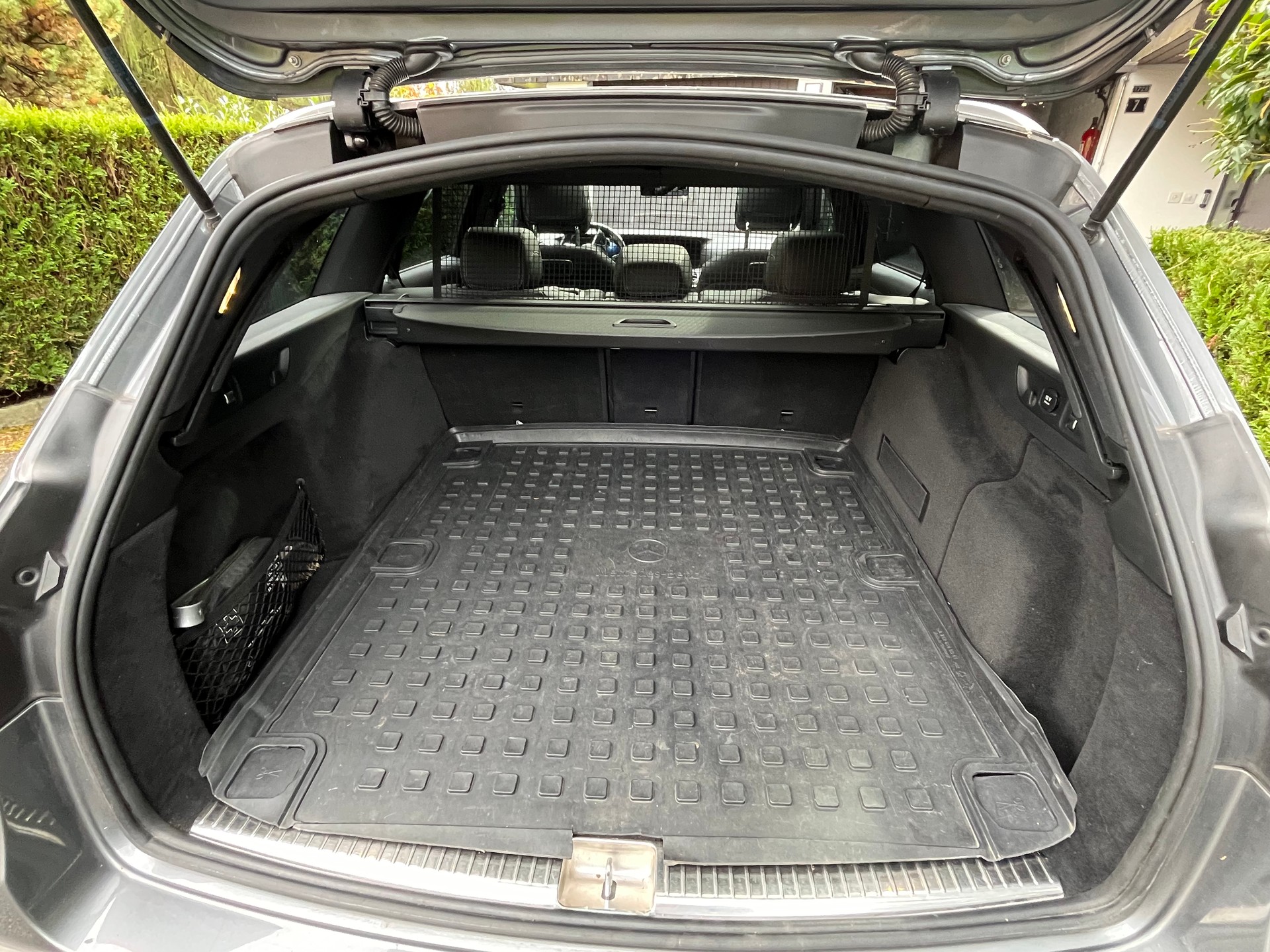 MERCEDES-BENZ E 350 d AMG Line 4Matic 9G-Tronic-image-5