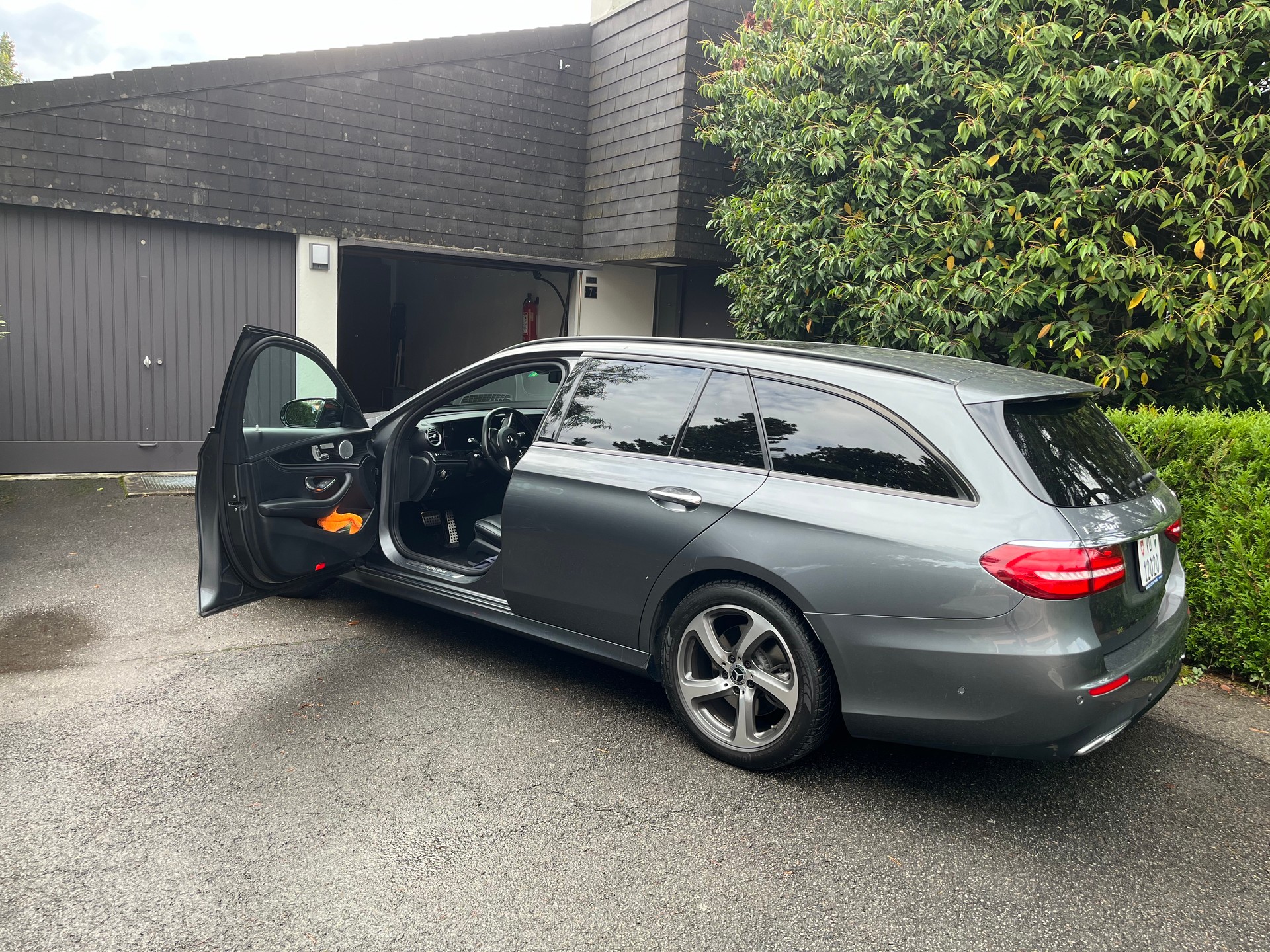 MERCEDES-BENZ E 350 d AMG Line 4Matic 9G-Tronic-image-6