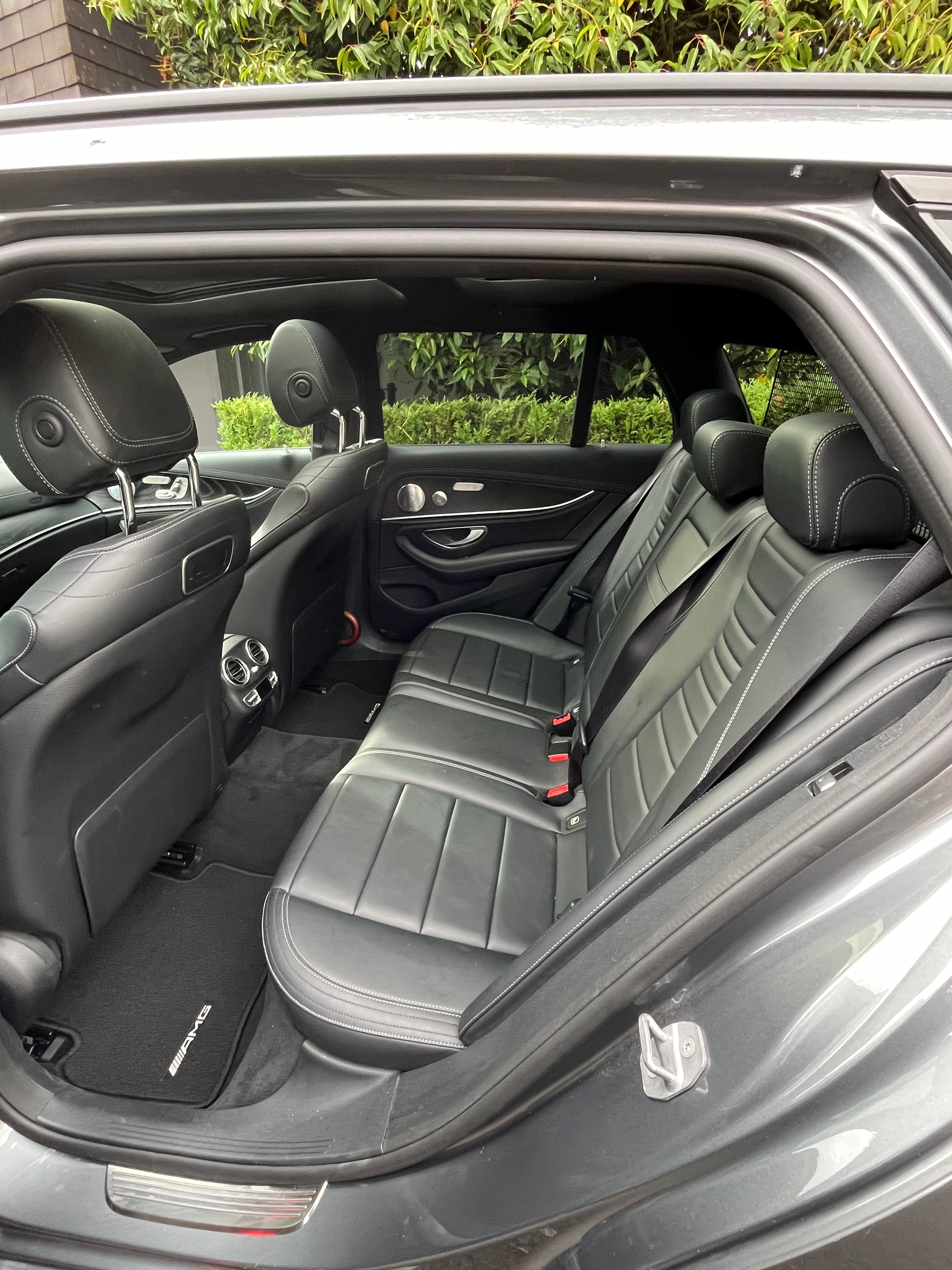 MERCEDES-BENZ E 350 d AMG Line 4Matic 9G-Tronic-image-4