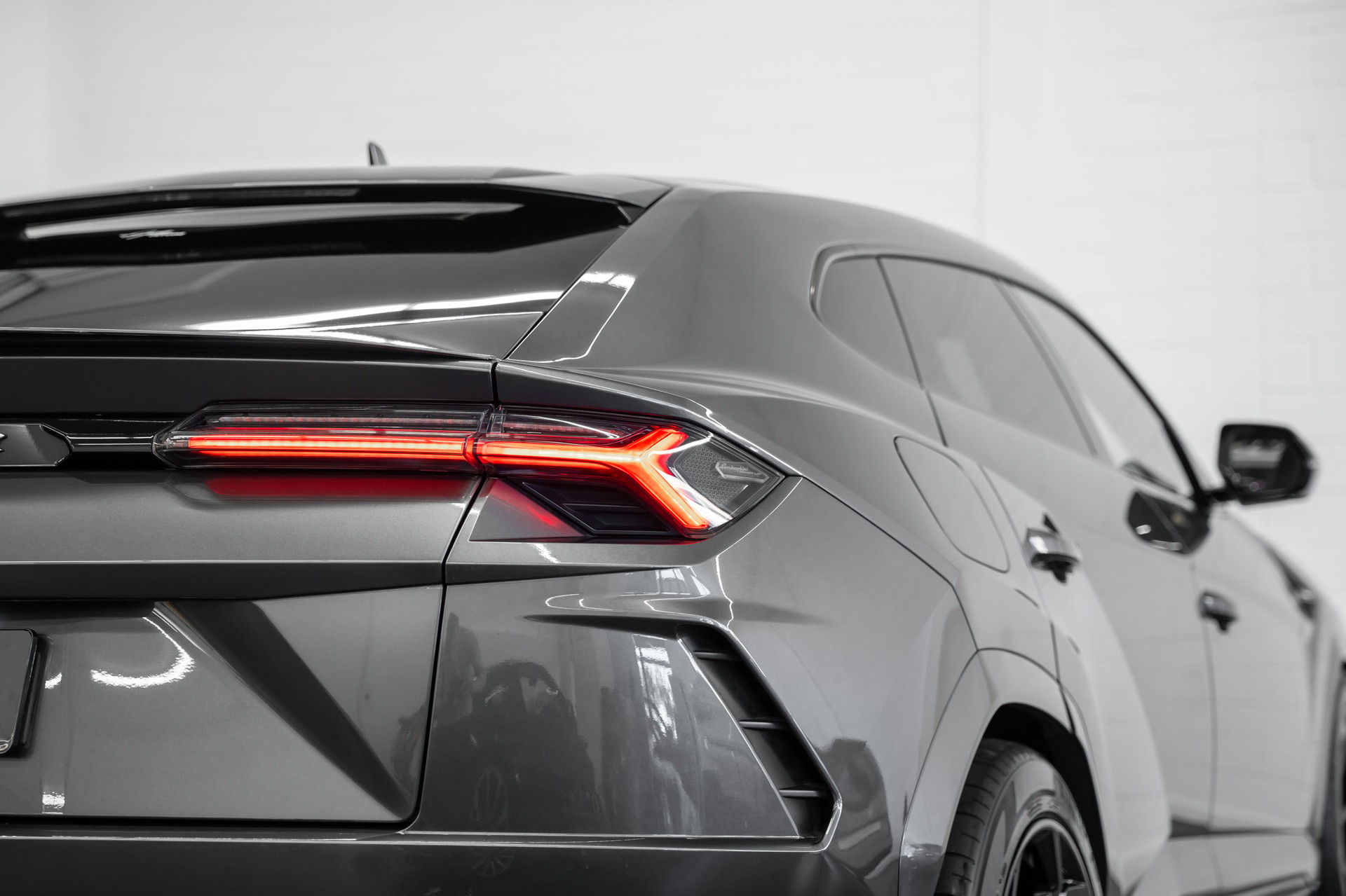 LAMBORGHINI Urus E-Gear-image-8