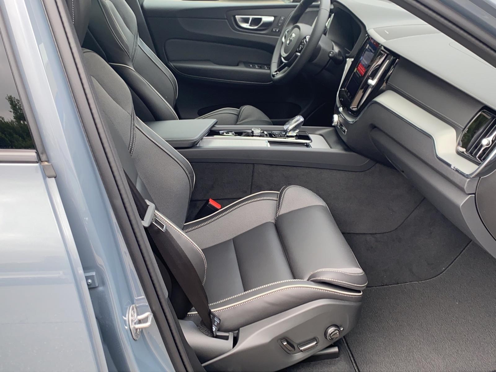 VOLVO XC60 2.0 T6 TE Ultra Dark eAWD-image-13