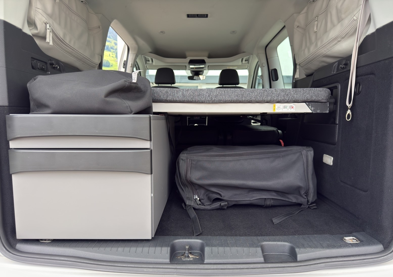 VW Caddy Maxi 2.0 TDI California-image-22