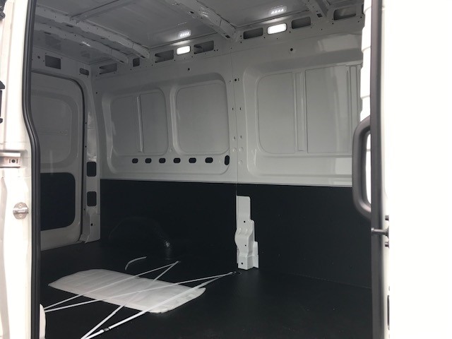 MAXUS Deliver 9 2.0D L3H2 FWD Luxury-image-6
